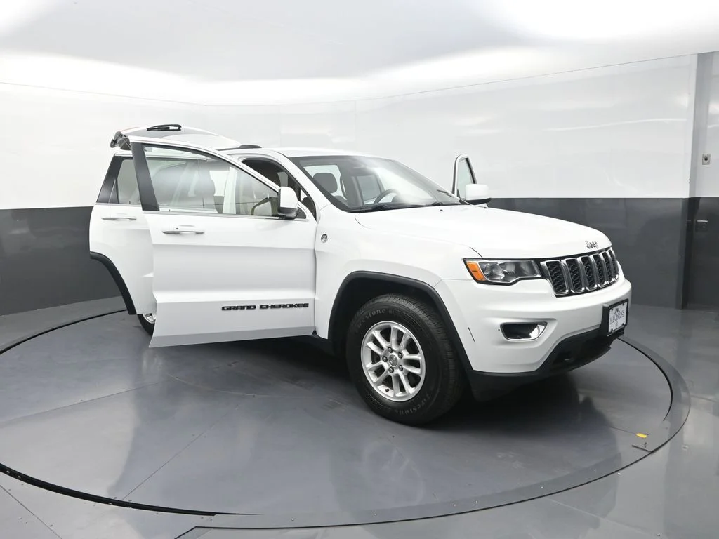 Used 2019 White Jeep Laredo E image 29