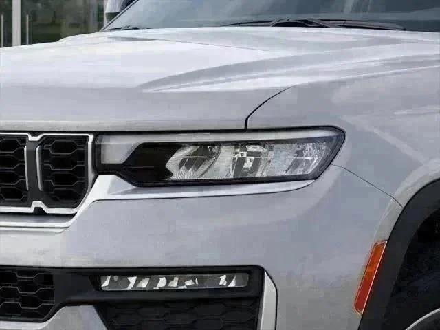 New 2026 Silver Zynith Exterior Paint Jeep Limited image 97