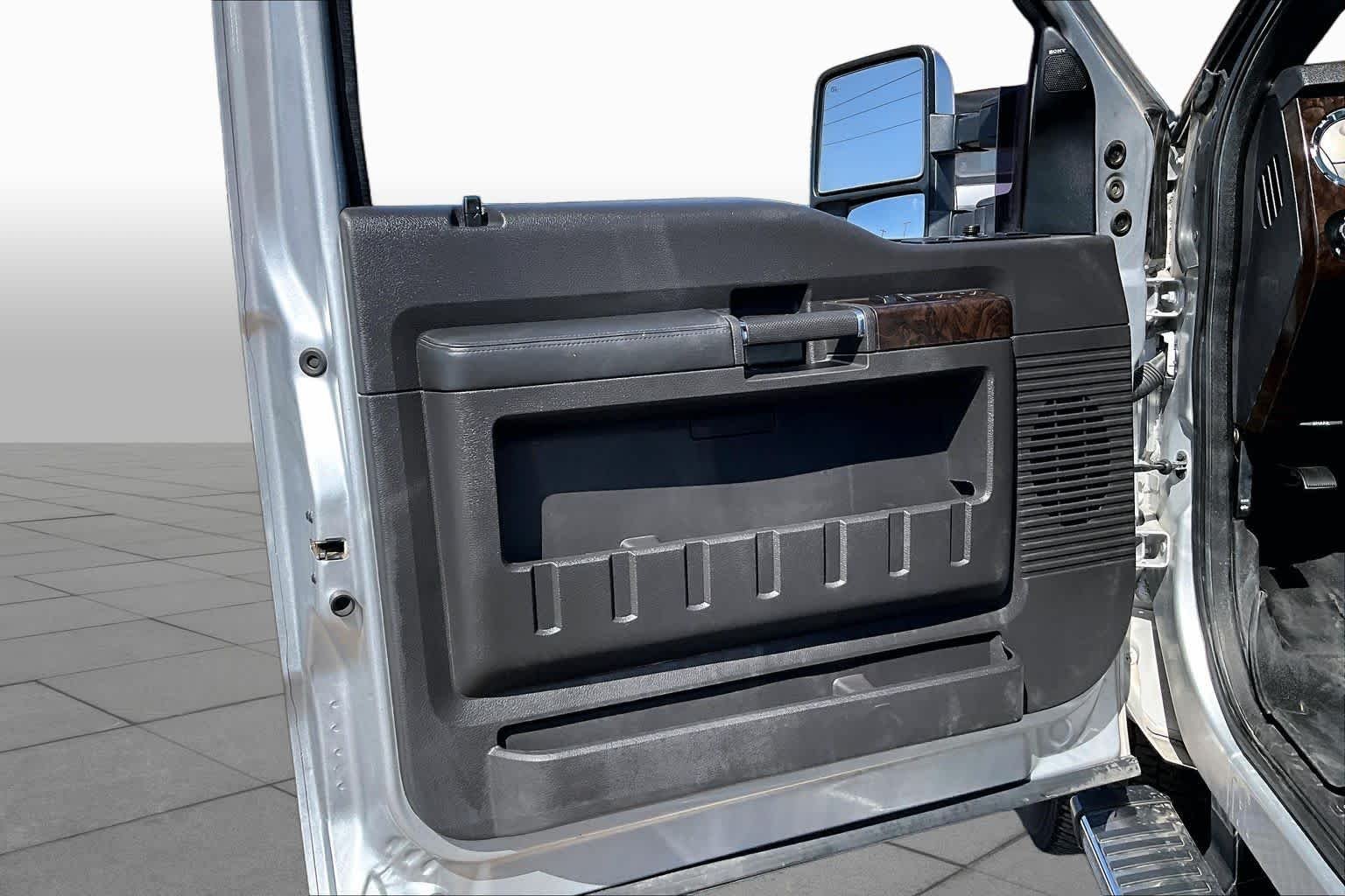 Used 2015 Ingot Silver Metallic Ford Platinum image 21