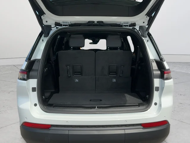 New 2026 Bright White Clear-Coat Exterior Paint Jeep Laredo image 25