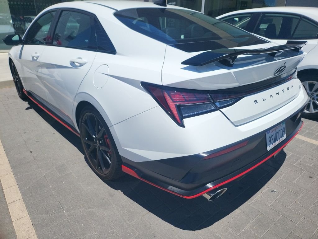 Used 2025 Atlas White Hyundai Base image 3