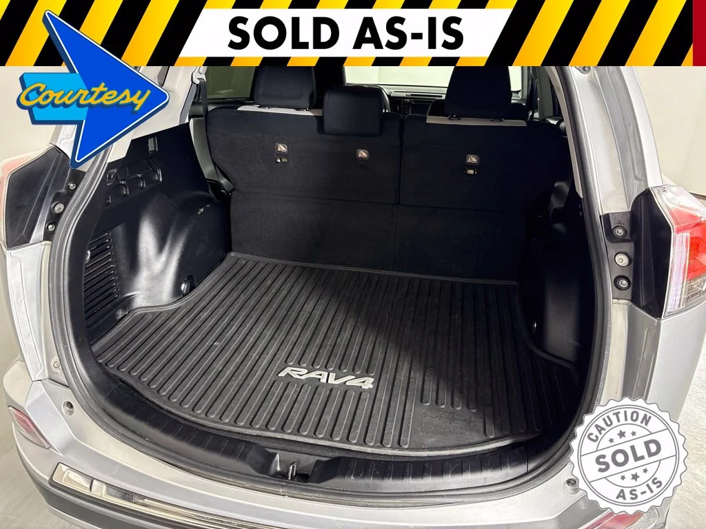 Certified Used 2017 Silver Toyota XLE image 18