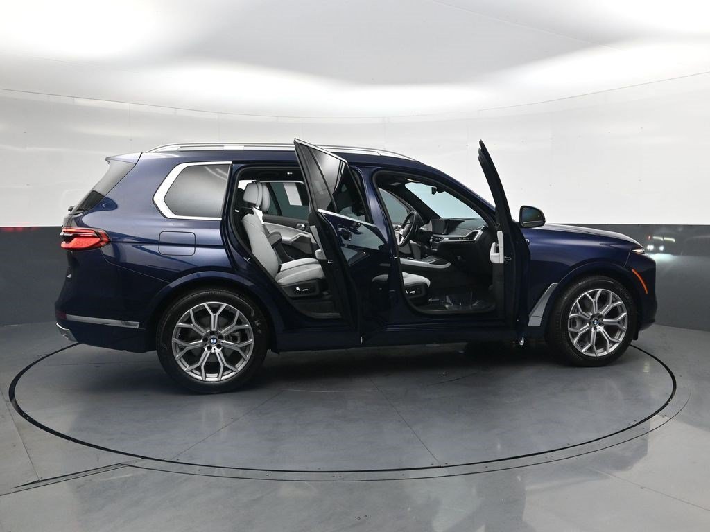 Used 2026 Tanzanite Blue II Metallic BMW xDrive40i image 30