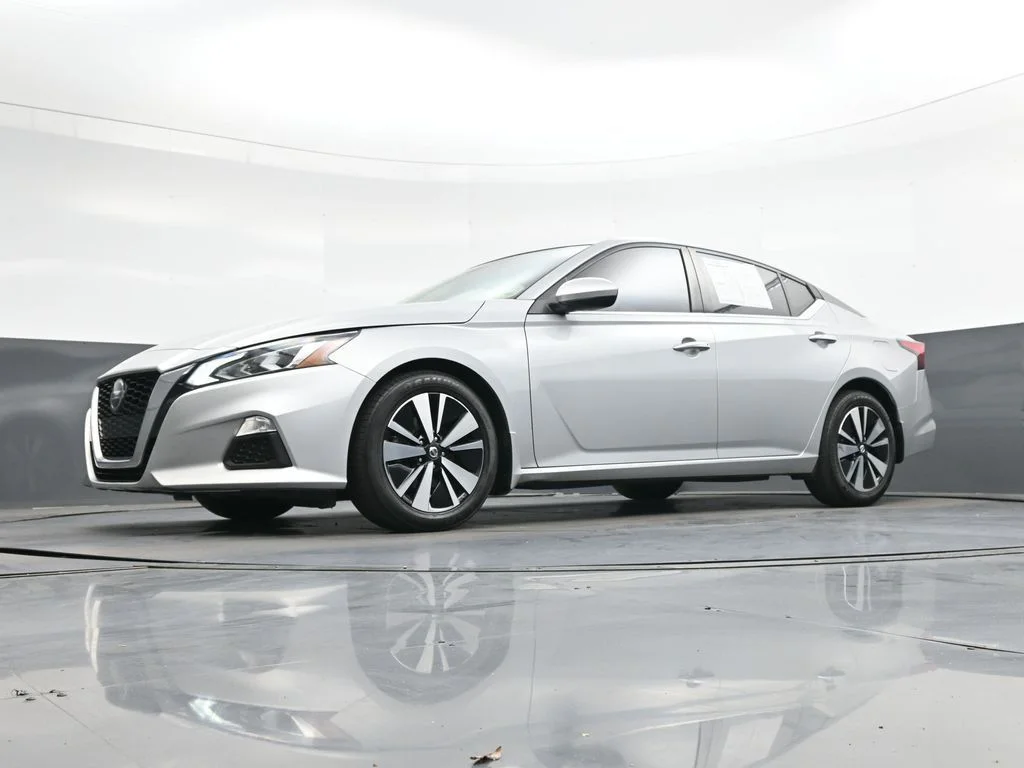 Used 2022 Silver Nissan 2.5 SV image 45