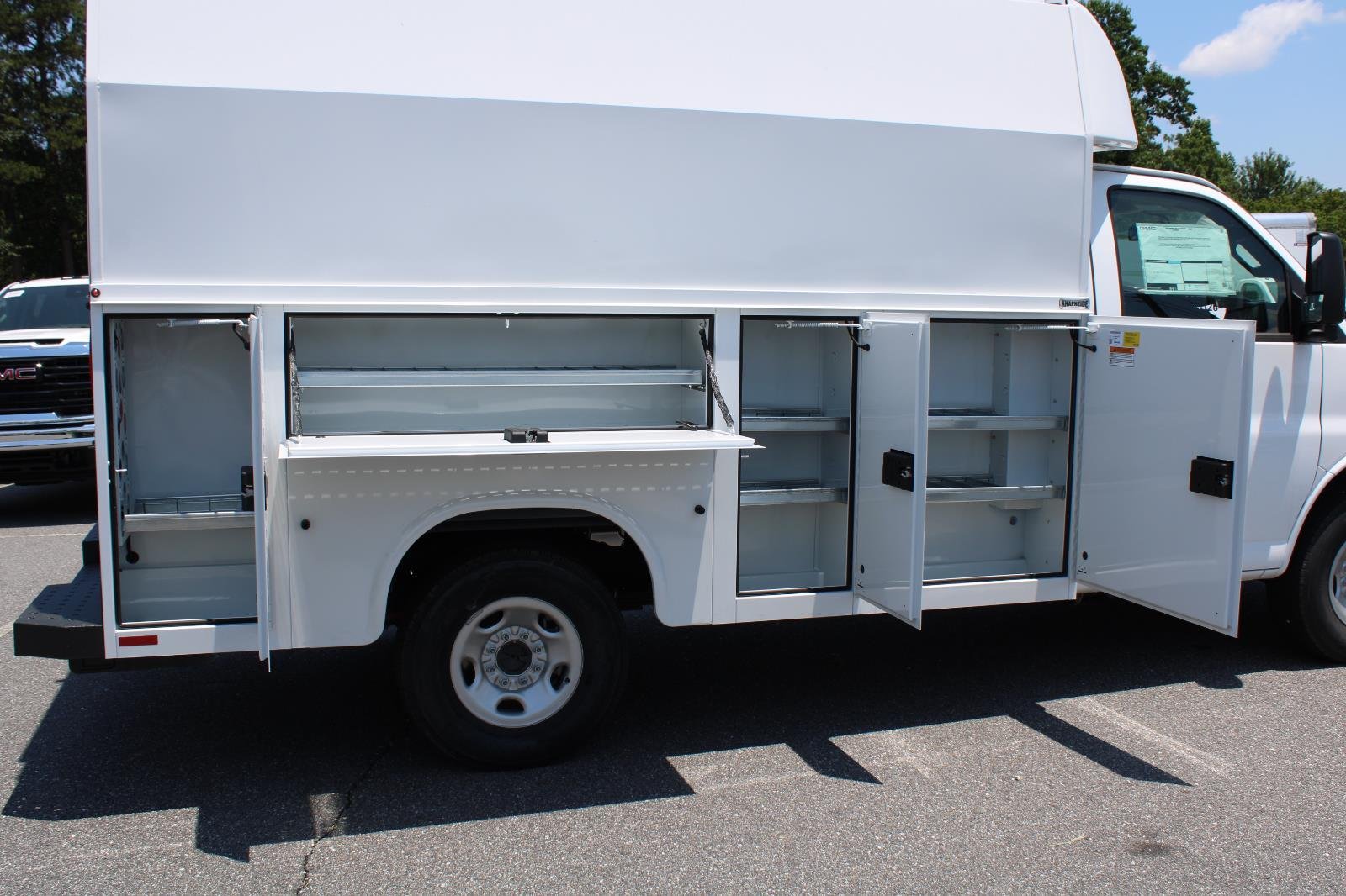 New 2025 Summit White GMC 1WT image 6