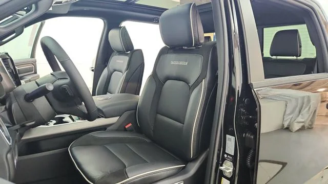 New 2026 Diamond Black Crystal Pearl-Coat Exterior Paint RAM Laramie image 21