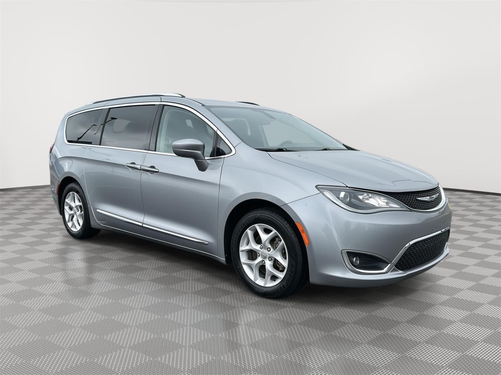 2018 Chrysler Pacifica Touring L's photo