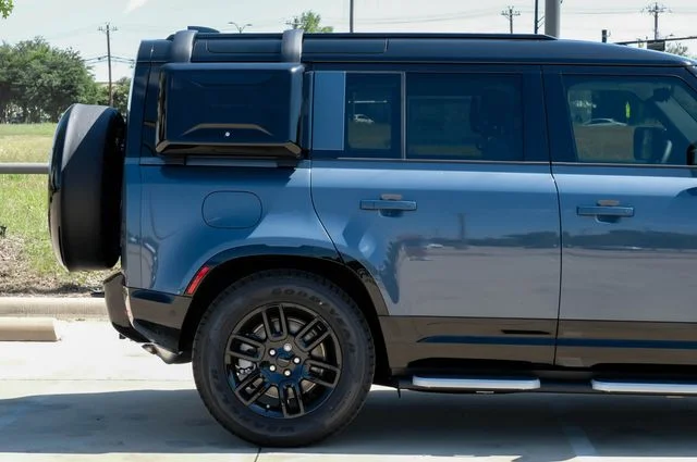 New 2026 Tasman Blue Land Rover X-Dynamic SE image 9
