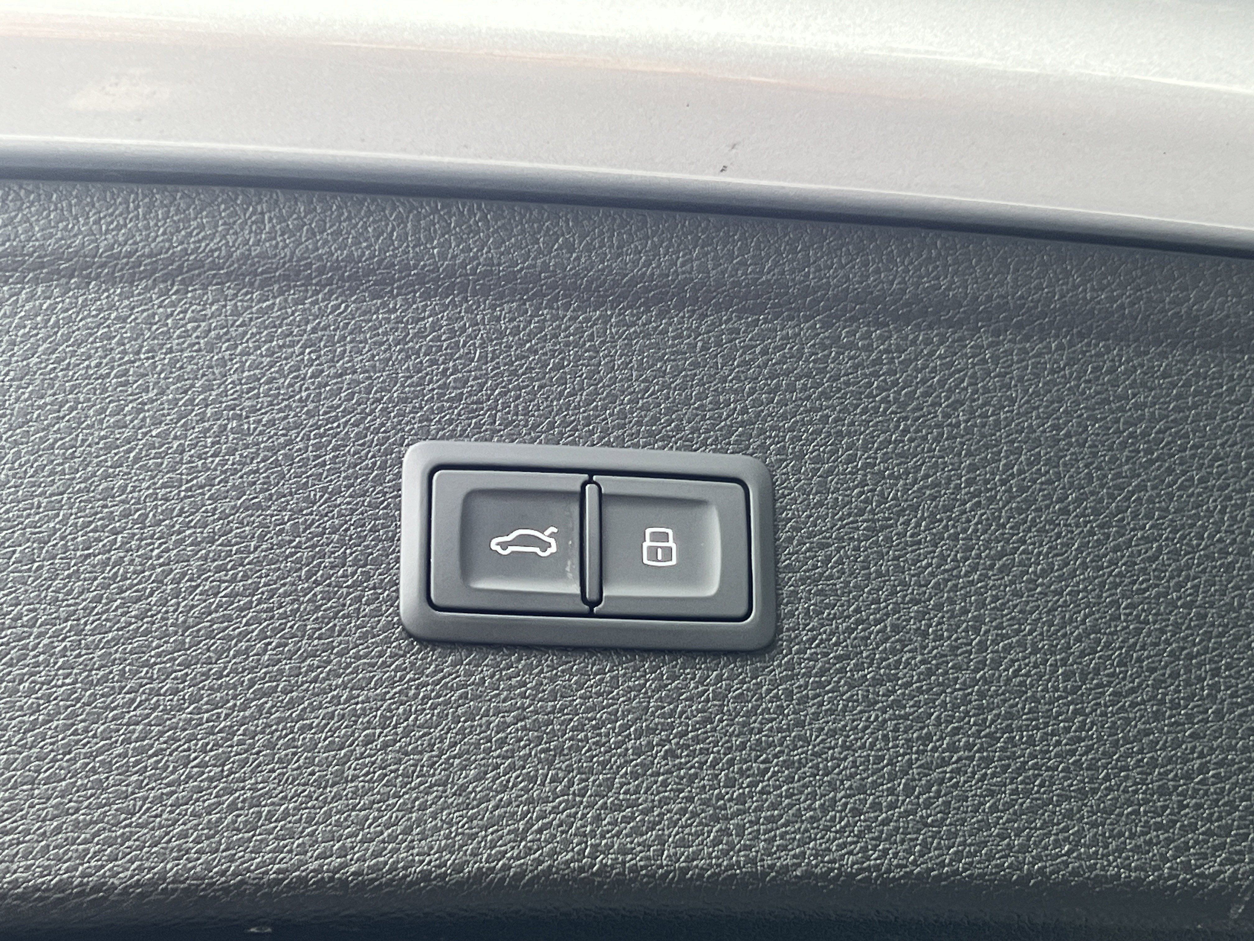 Used 2019 Florett Silver Metallic Audi Premium Plus image 24