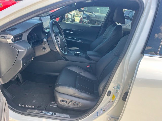 Used 2021 White Toyota XLE image 9