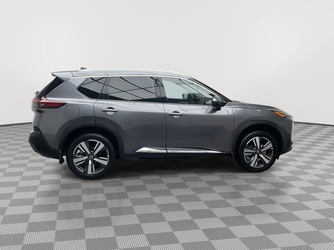 Used 2021 Gun Metallic Nissan SL image 38