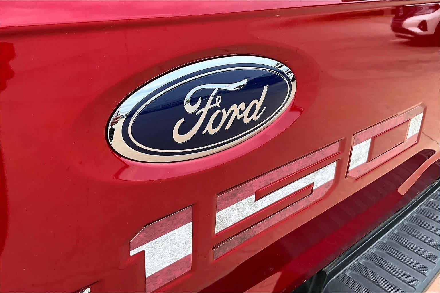 Used 2021 Rapid Red Metallic Tinted Clearcoat Ford XLT image 28