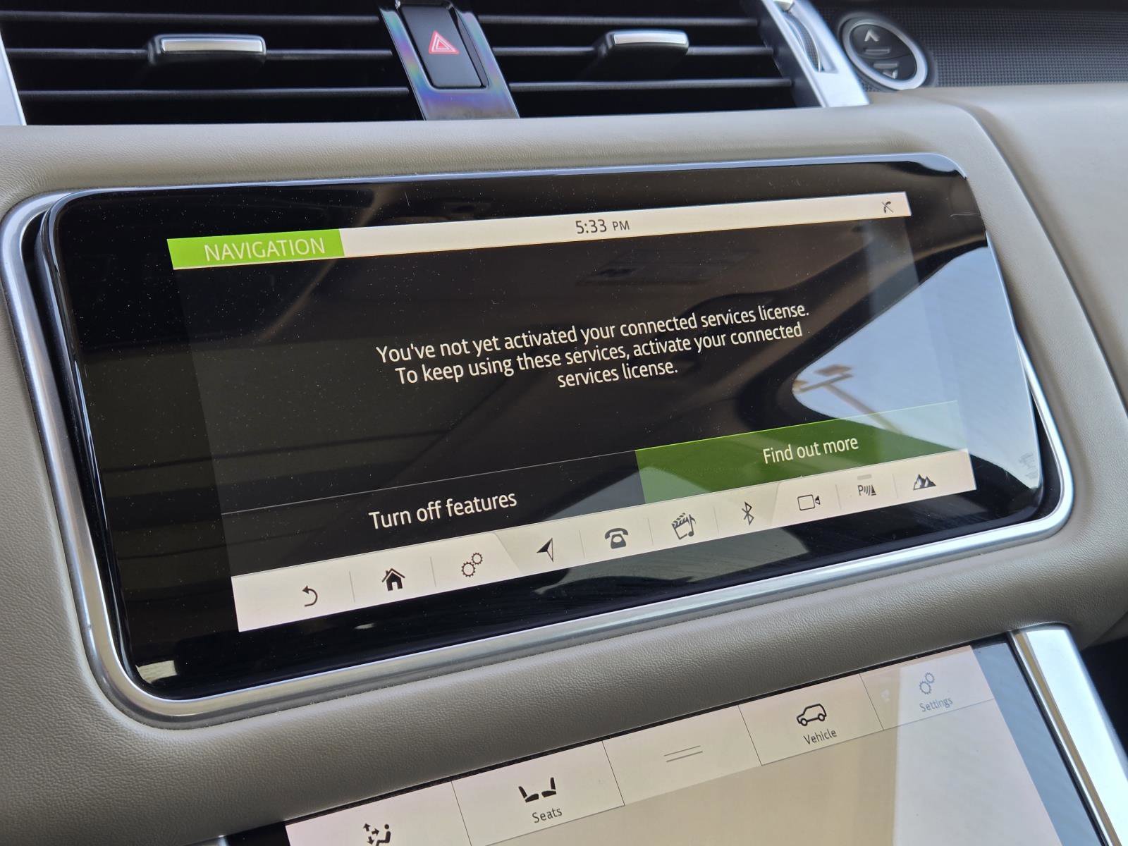 Used 2019 Fuji White Land Rover Dynamic image 20