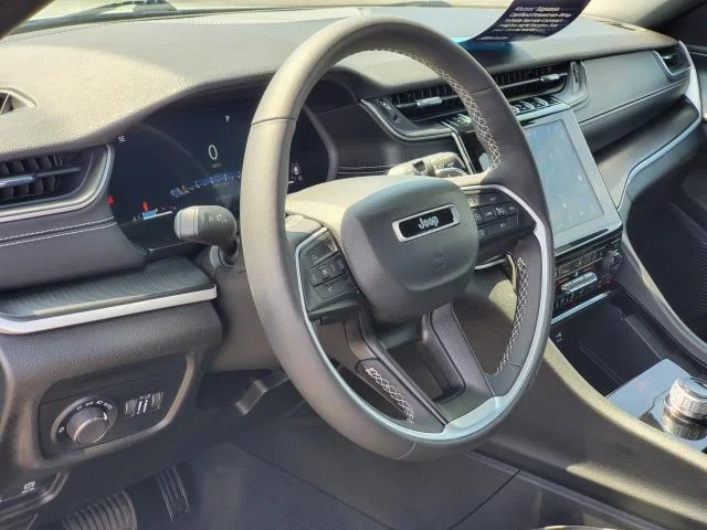Used 2023 Silver Zynith Jeep Altitude image 8