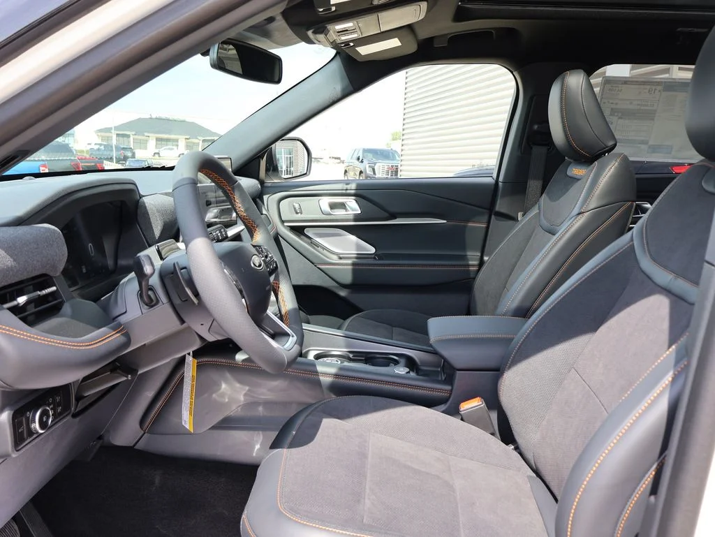 New 2026 Star White Metallic Tri-Coat Ford Tremor® image 24