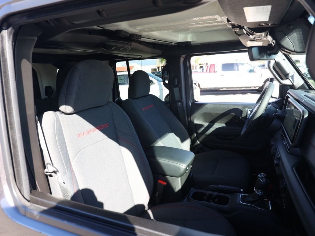 New 2026 Granite Crystal Metallic Clear-Coat Exterior Paint Jeep Rubicon image 20