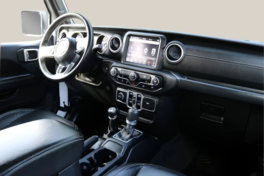Used 2018 White Jeep Unlimited Sahara image 20