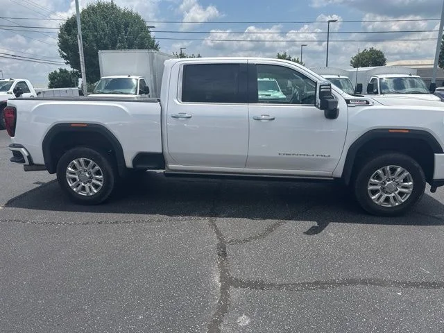 Used 2022 White GMC Denali image 7