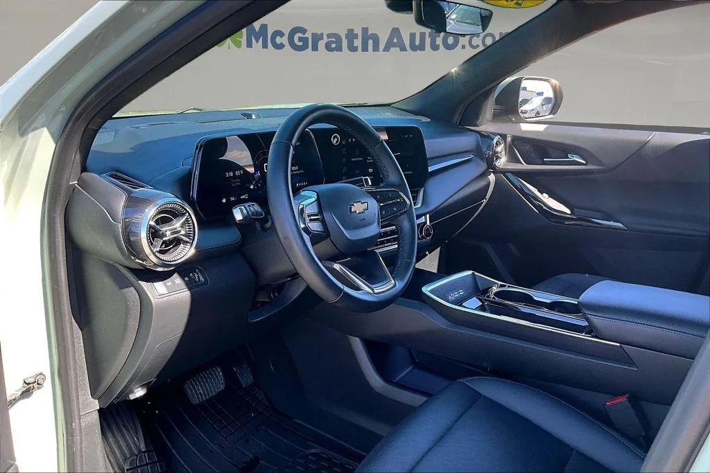 Used 2025 Green Chevrolet LT image 20