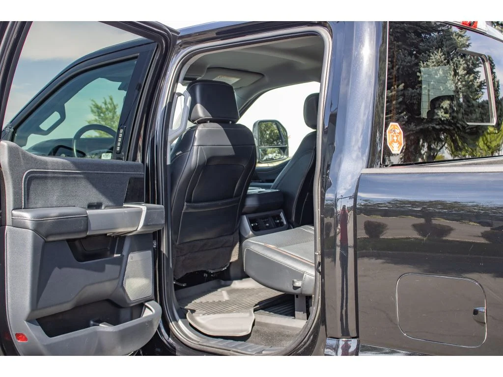 Used 2023 AGATE BLACK Ford LARIAT image 16