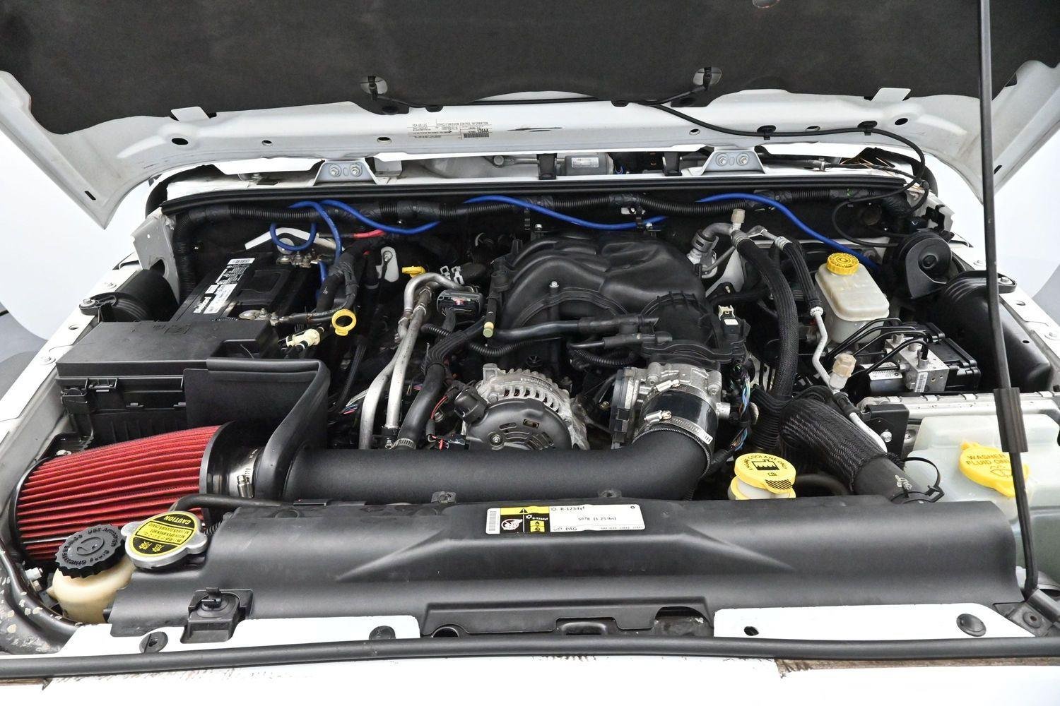 Used 2015 Bright White Clearcoat Jeep Altitude image 32