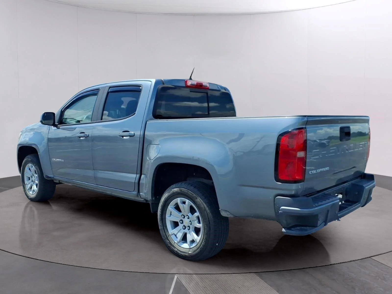 Used 2021 SATIN STEEL METALLIC Chevrolet 2WD LT image 3