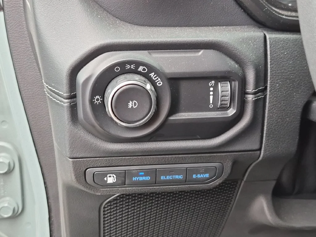 Used 2024  Jeep Sahara 4xe image 14