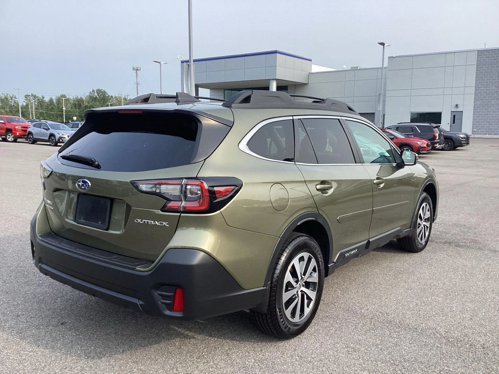 Used 2022 Autumn Green Metallic Subaru Premium image 9