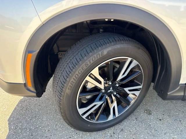 Used 2025 Silver Mitsubishi SE image 6