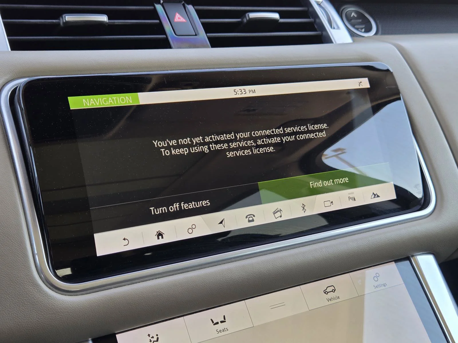 Used 2019 Fuji White Land Rover Dynamic image 20