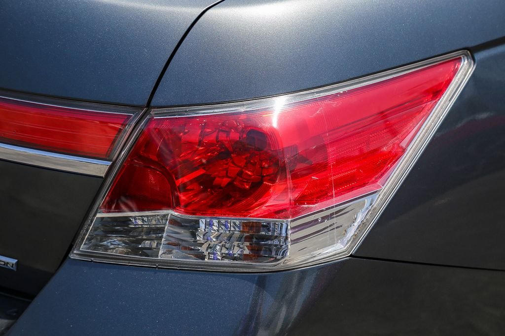 Used 2012 Polished Metal Metallic Honda SE image 7