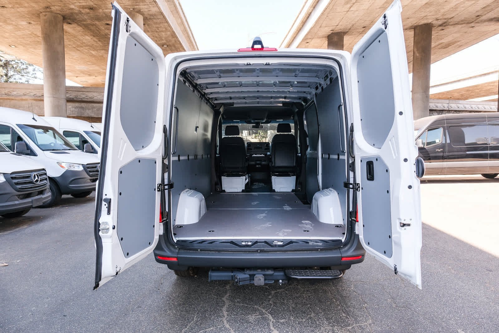 New 2026 Arctic+White Mercedes-Benz Cargo 144 WB  RWD 2.0L 4-Cylinder image 32