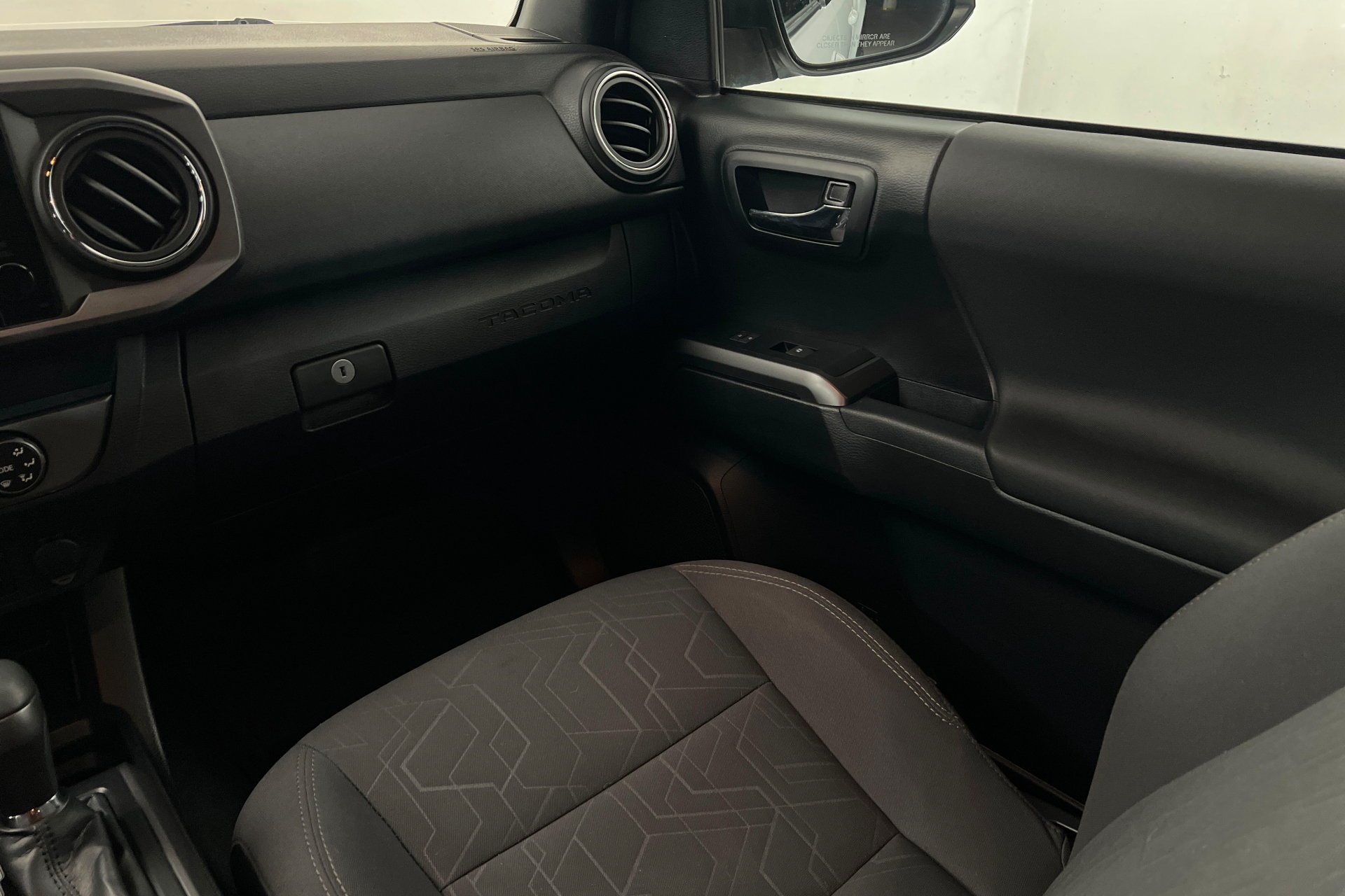 Used 2019 SUPER WHITE Toyota TRD Off-Road image 11