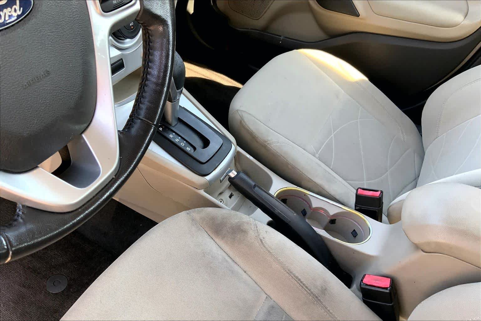 Used 2014 Ingot Silver Metallic Ford SE image 13