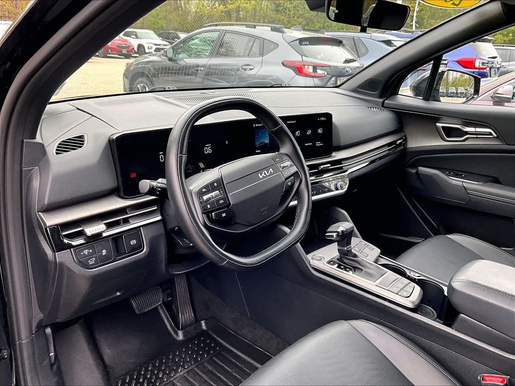 Used 2026 Black Kia X-Line image 8