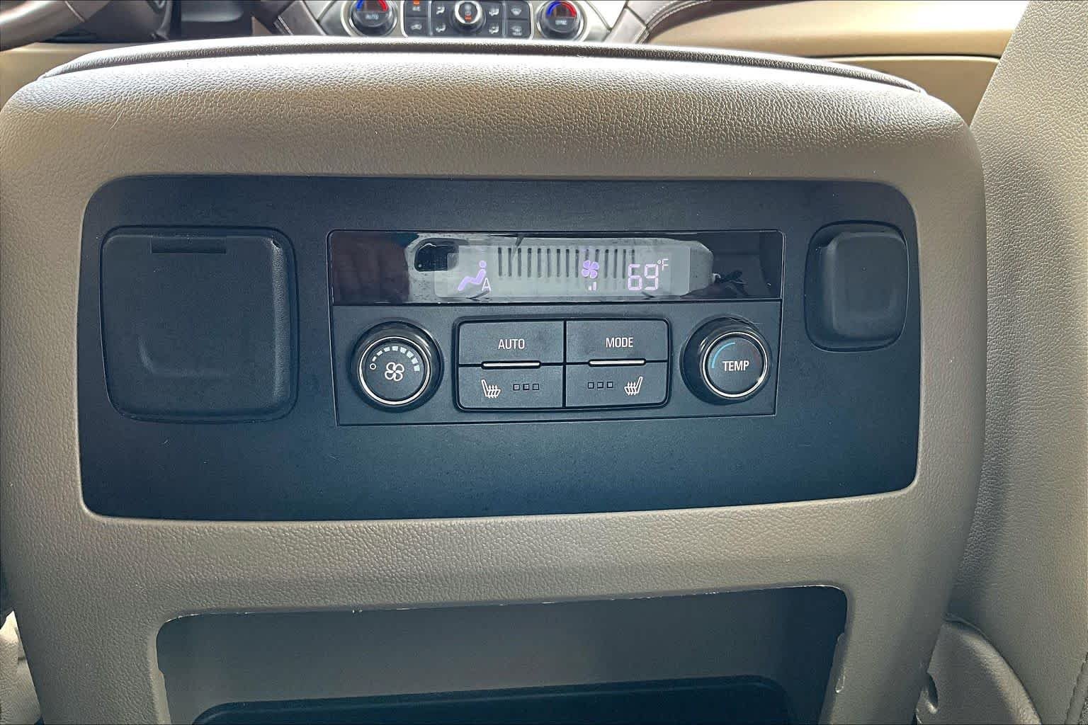 Used 2019 Iridescent Pearl Tricoat Chevrolet LT image 33