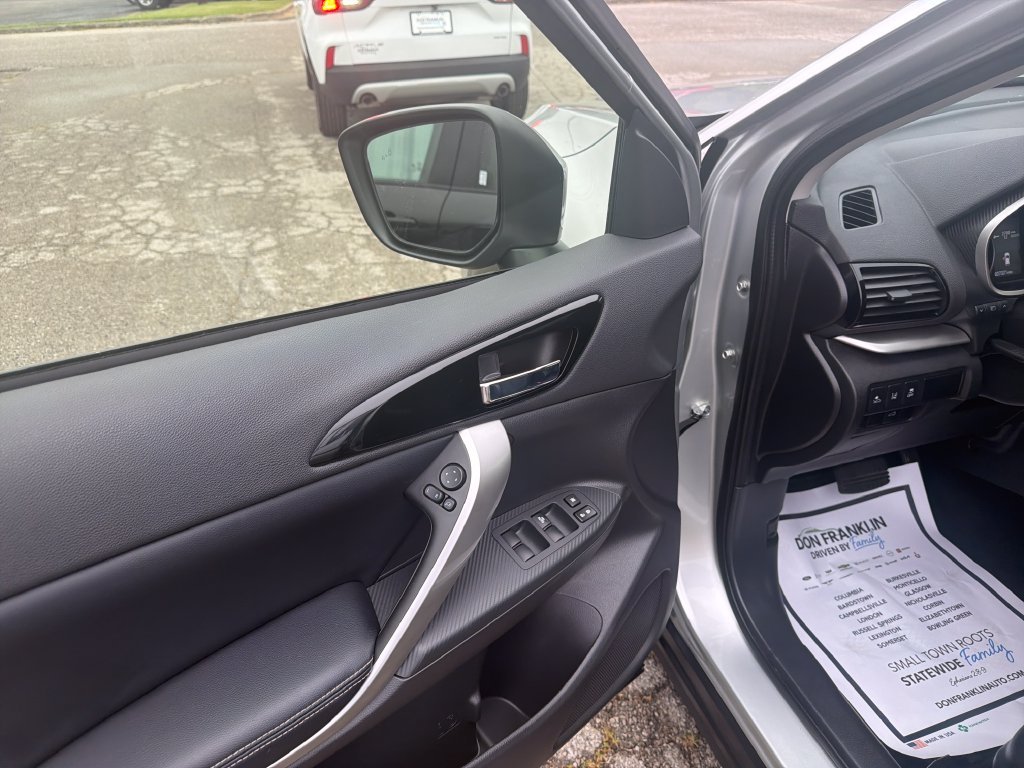Used 2025 Silver Mitsubishi SE image 11