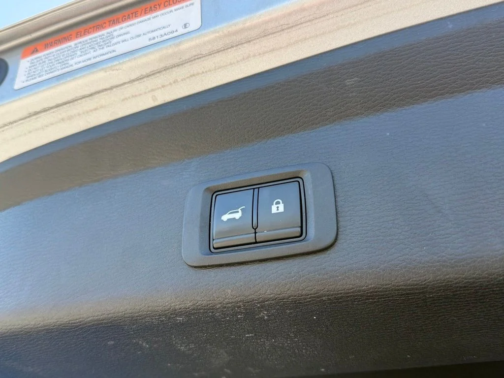 Used 2023 Silver Mitsubishi SE image 11