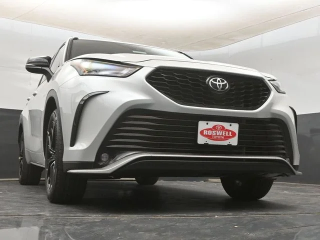 New 2026 Wind Chill Pearl <sup>1</sup> Toyota  XSE image 18