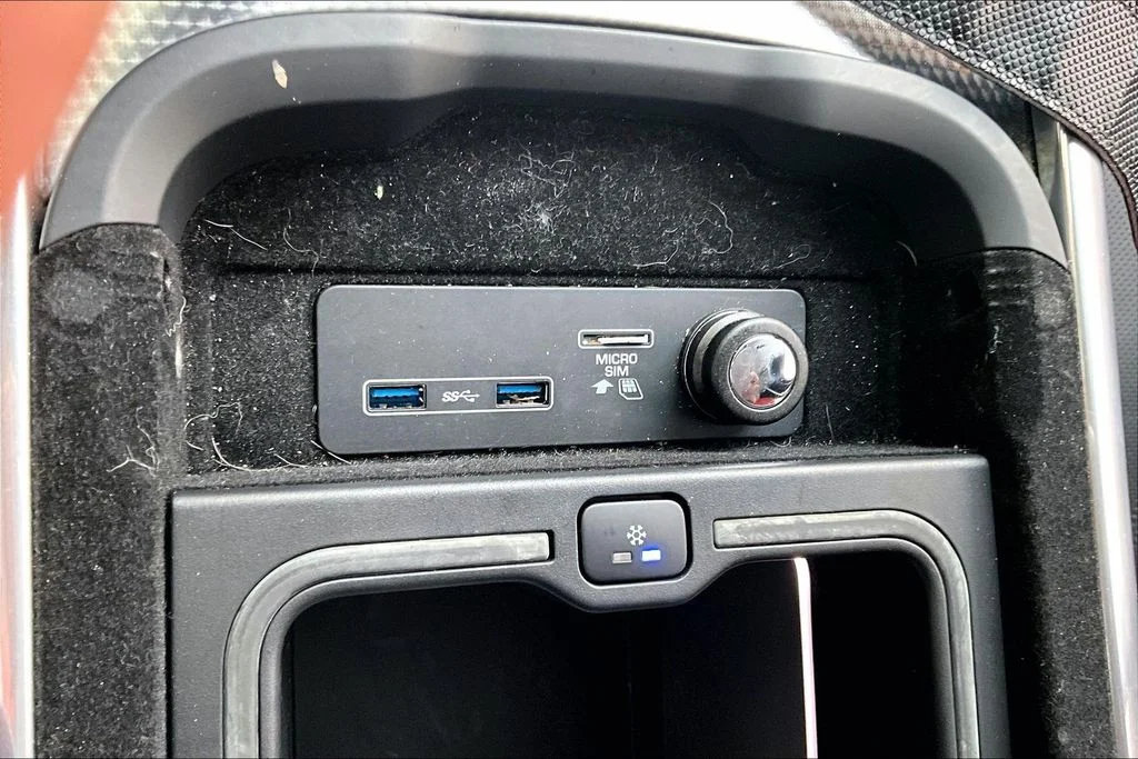 Used 2022 White Land Rover HST image 26