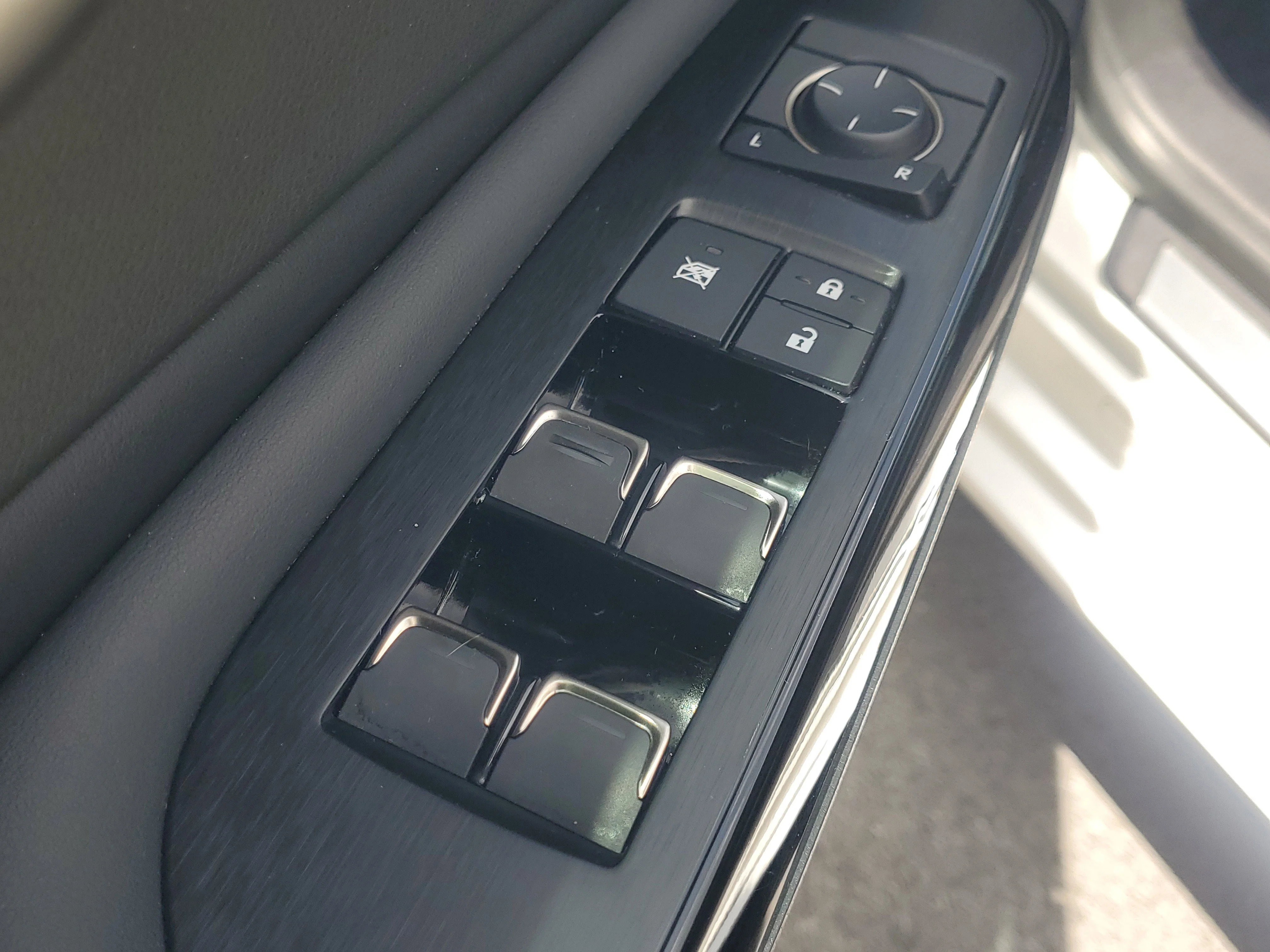 Certified Used 2023 Ultra White Lexus ES 350 image 18