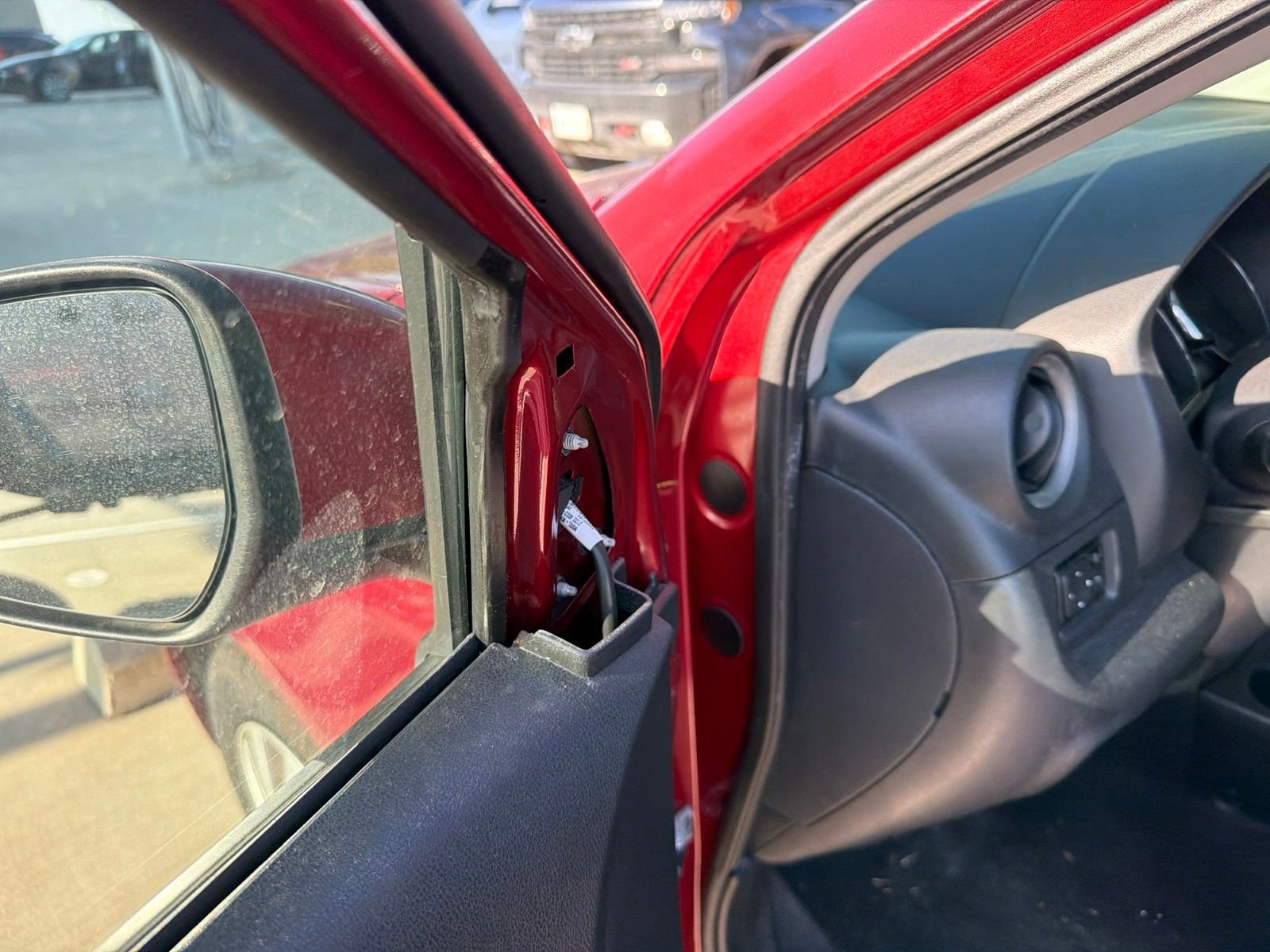 Used 2019 Cayenne Red Metallic Nissan 1.6 SV image 5