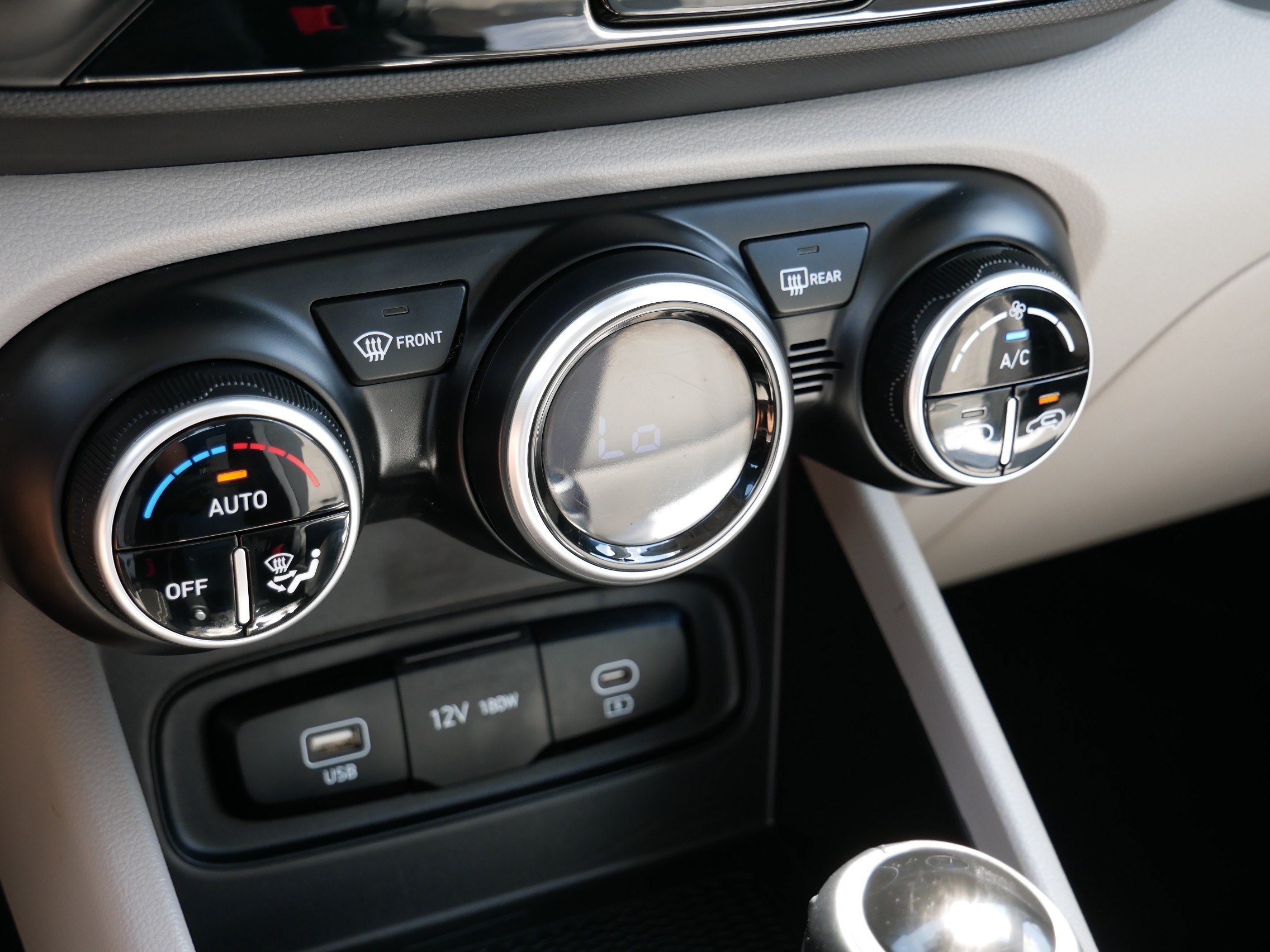 2024 Hyundai Venue SEL - Photo 24