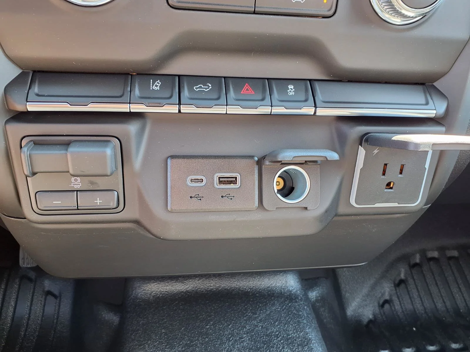 2026 GMC Sierra 3500HD Pro - Photo 7