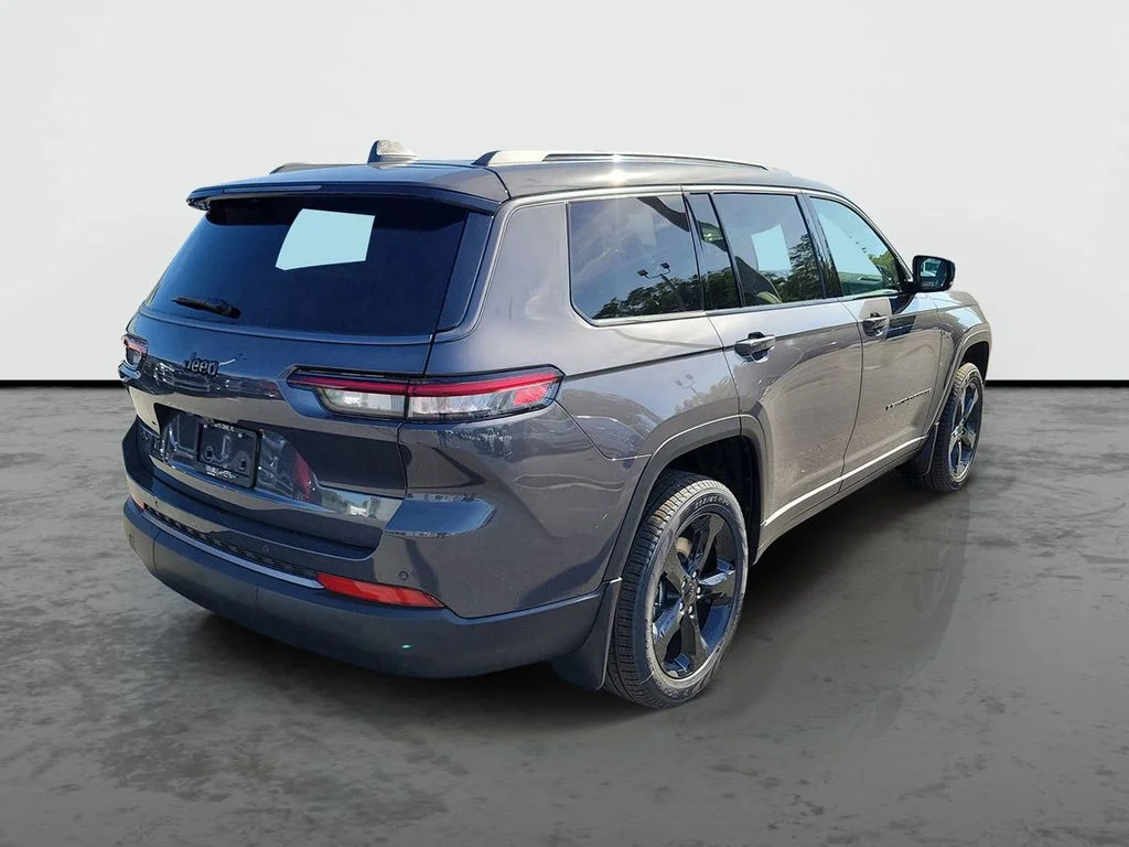 New 2026 Baltic Gray Metallic Clear-Coat Exterior Paint Jeep Limited image 2