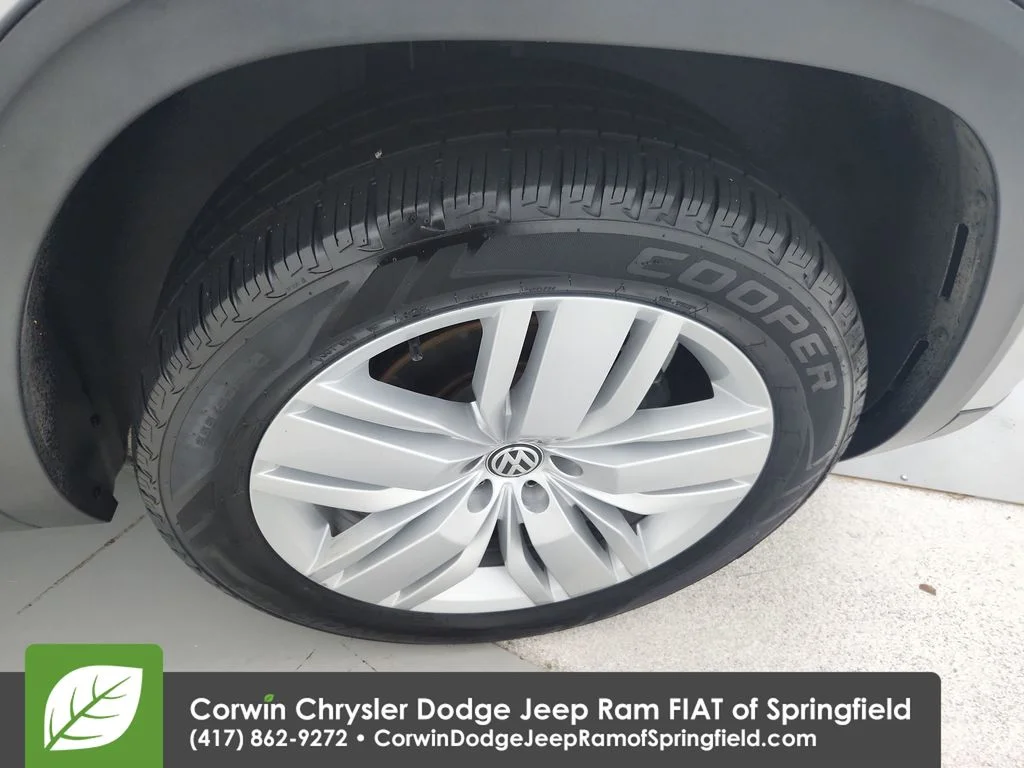 Used 2019  Volkswagen SEL image 34