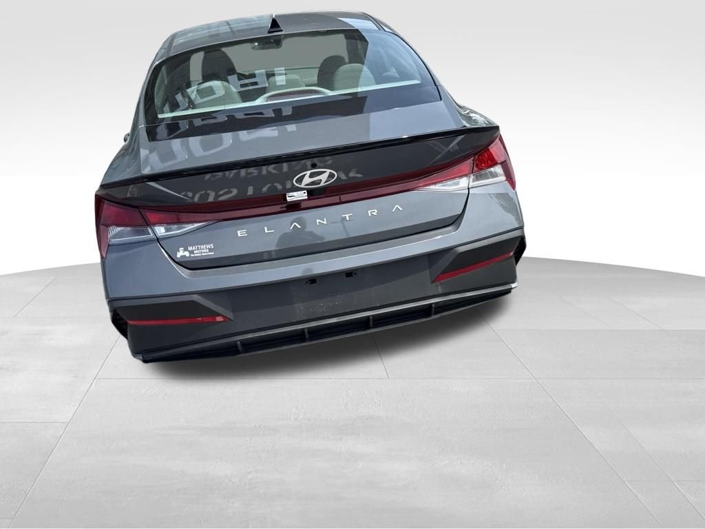 Used 2026 Gray Hyundai SEL Sport image 9