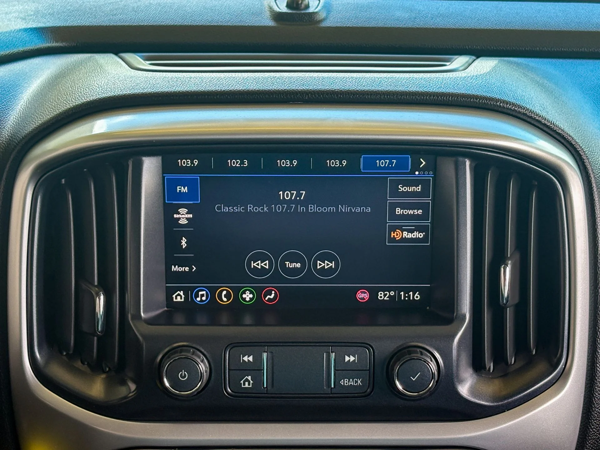 Used 2019 White Chevrolet ZR2 image 32