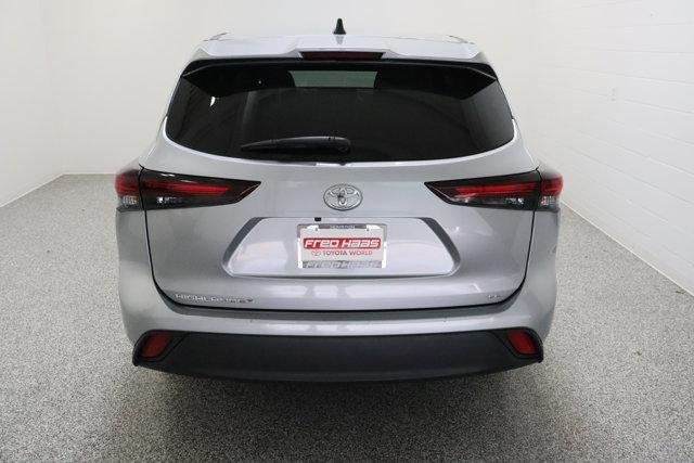 2025 Toyota Highlander LE - Photo 8