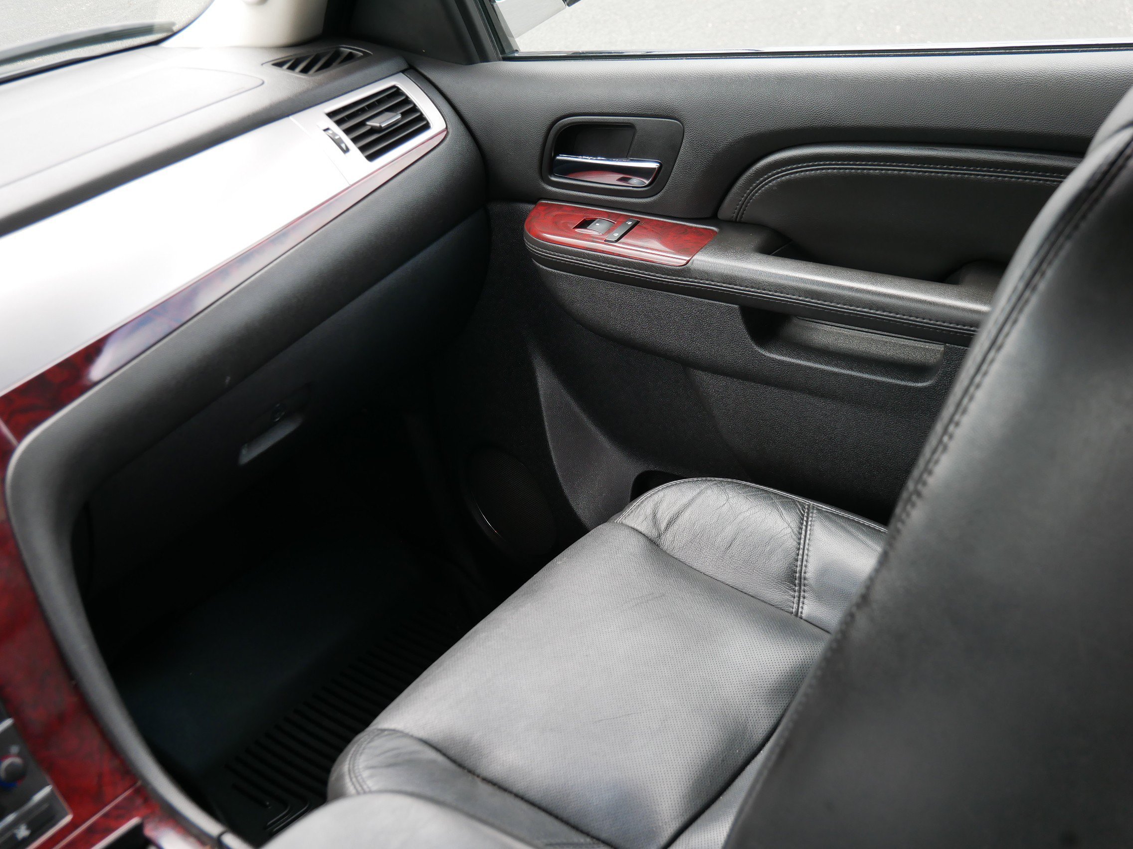 Used 2010 Black Ice Cadillac Premium image 18
